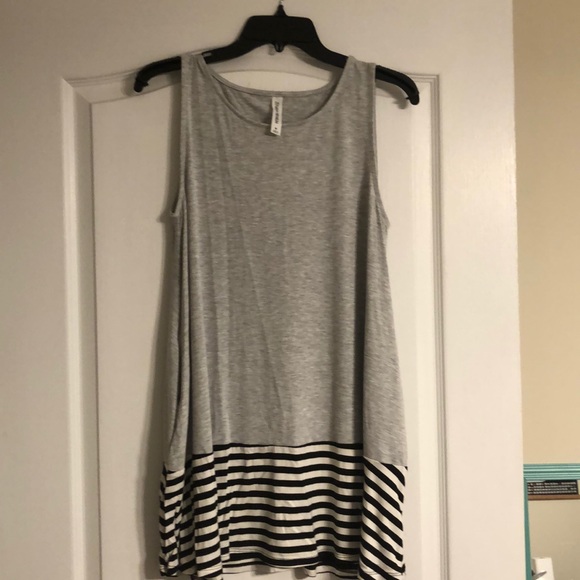 Zenana Outfitters Tops - Zenana sleeveless tunic